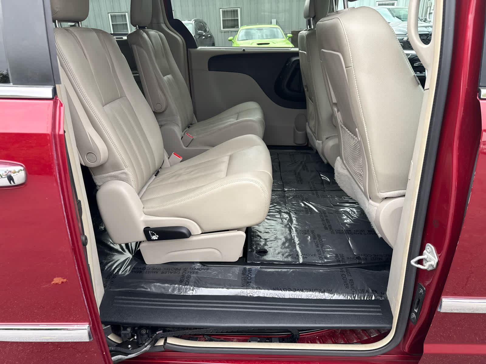 Used 2015 Chrysler Town & Country Touring-L w/ Driver Convenience Group FWD image 14