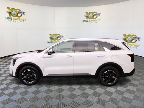 Used 2025 Kia Sorento S w/ Panoramic Sunroof Package image 6