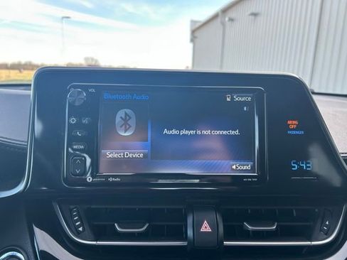 Used 2018 Toyota C-HR XLE image 22
