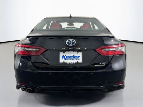 Used 2022 Toyota Camry XSE w/ Navigation Upgrade Package FWD image 4
