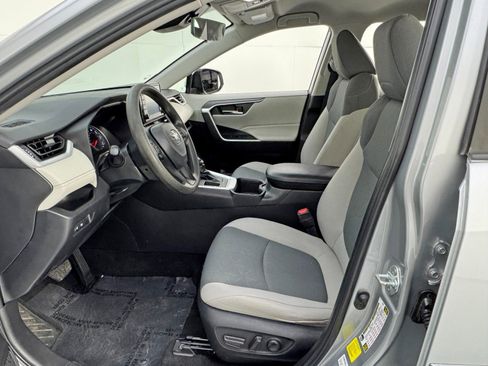 Used 2022 Toyota RAV4 XLE image 15