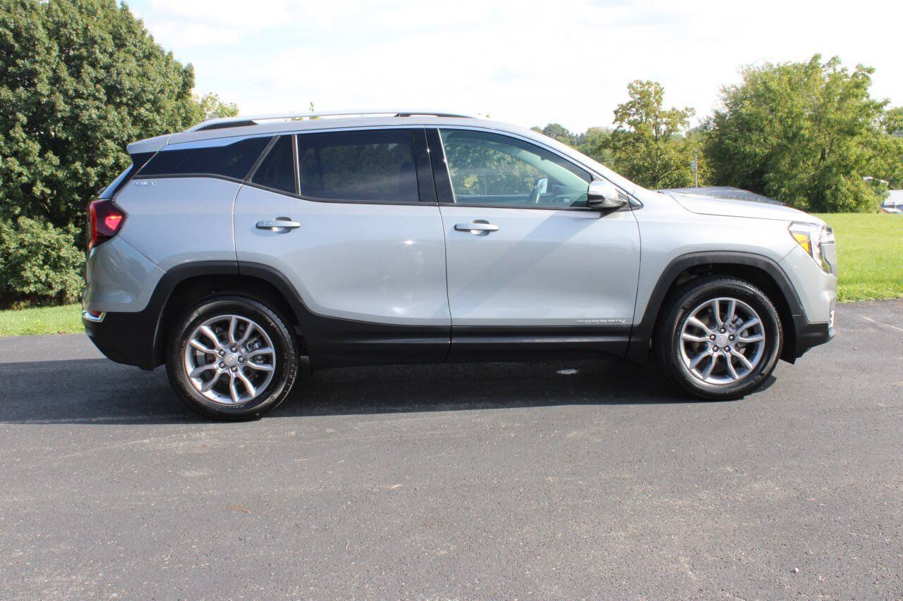 Used 2024 GMC Terrain SLT w/ Fleet Convenience Package AWD/4WD image 2