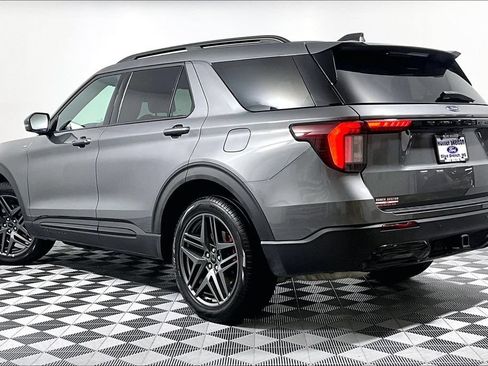 Used 2025 Ford Explorer ST-Line w/ ST-Line Street Pack AWD/4WD image 11