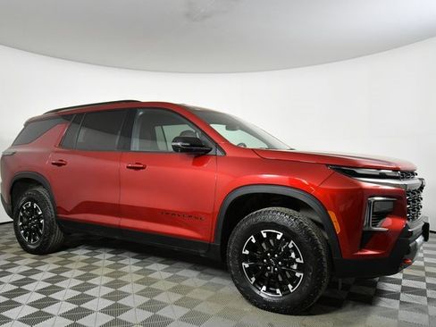 Used 2024 Chevrolet Traverse Z71 image 9