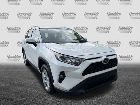 Used 2019 Toyota RAV4 XLE w/ Convenience Package FWD image 2