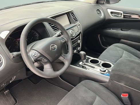 Used 2016 Nissan Pathfinder SV w/ SV Cold Weather Package AWD/4WD image 11