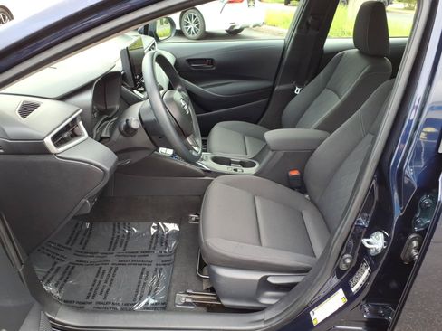 Used 2025 Toyota Corolla LE FWD image 4