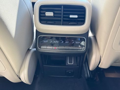 Used 2023 Mercedes-Benz GLE 350 4MATIC w/ Premium Package image 25