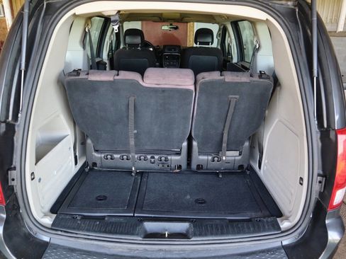Used 2012 Dodge Grand Caravan American Value Package FWD image 18
