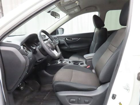 Used 2017 Nissan Rogue SV AWD/4WD image 12