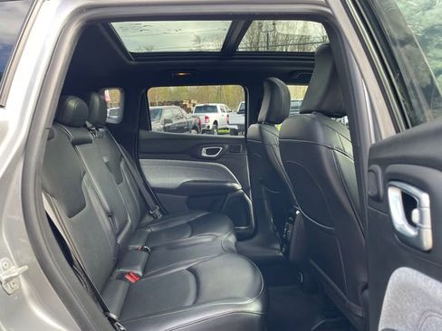 Used 2023 Jeep Compass Latitude w/ Sun and Sound Group AWD/4WD image 15