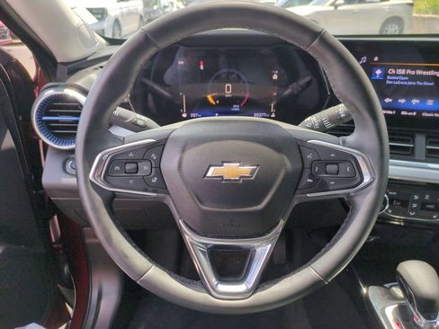 Used 2025 Chevrolet Trax LT w/ LT Convenience Package FWD image 22