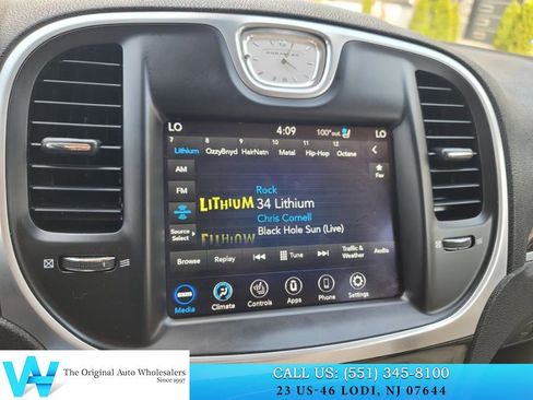 Used 2018 Chrysler 300 Limited image 20