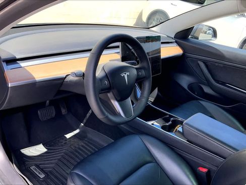 Used 2020 Tesla Model 3 Standard Range Plus RWD image 2
