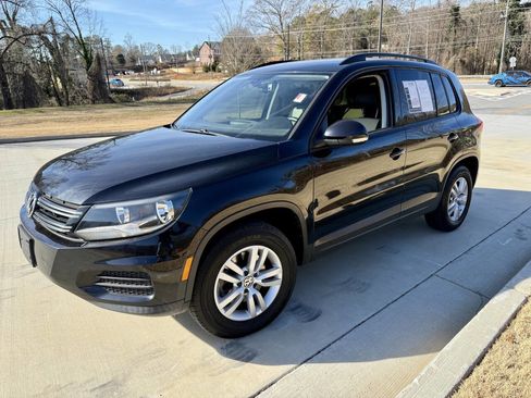 Used 2017 Volkswagen Tiguan S image 1