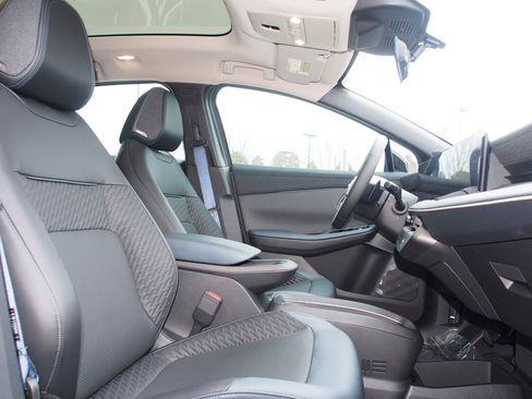 New 2026 Nissan Leaf Platinum+ w/ Floor Mat Package (Platinum+) image 11