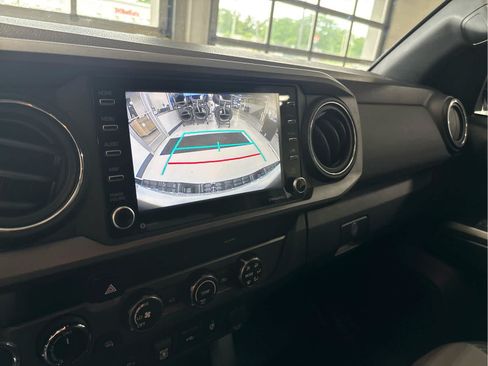 Used 2020 Toyota Tacoma TRD Off-Road w/ Technology Package AWD/4WD image 19