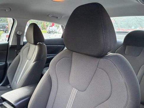 Used 2023 Hyundai Elantra SE w/ Preferred Accessory Package FWD image 5