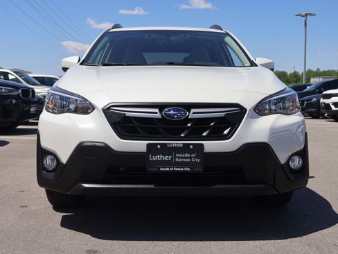 Used 2023 Subaru Crosstrek 2.0i Premium w/ Popular Package #3 AWD/4WD image 2