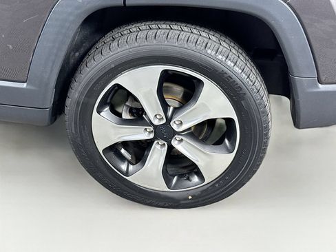 Used 2017 Jeep Compass Latitude w/ Popular Equipment Group AWD/4WD image 9