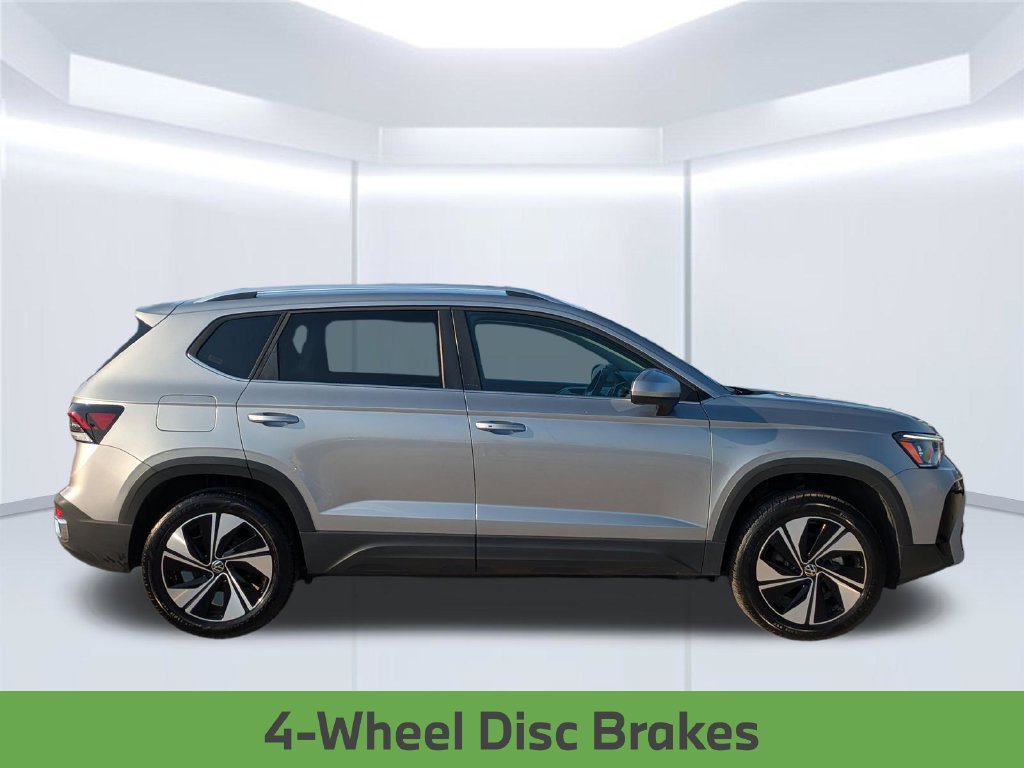 Used 2025 Volkswagen Taos SE AWD/4WD image 8