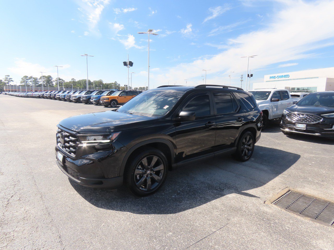 Used 2023 Honda Pilot Sport image 2