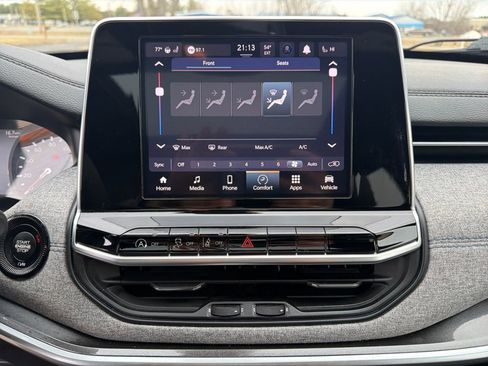 Used 2025 Jeep Compass Latitude w/ Sun & Sound Group image 34