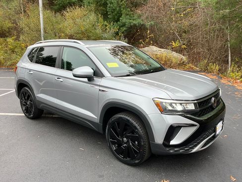 Used 2024 Volkswagen Taos SE image 7