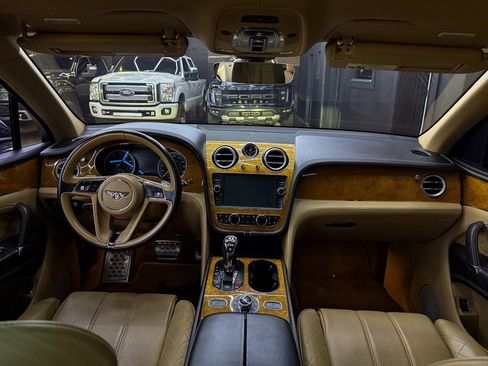 Used 2017 Bentley Bentayga image 20