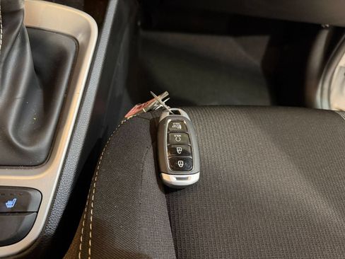 Used 2026 Hyundai Venue SEL FWD image 21