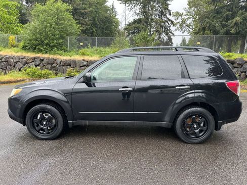 Used 2011 Subaru Forester 2.5X Premium w/ All-Weather Pkg AWD/4WD image 2