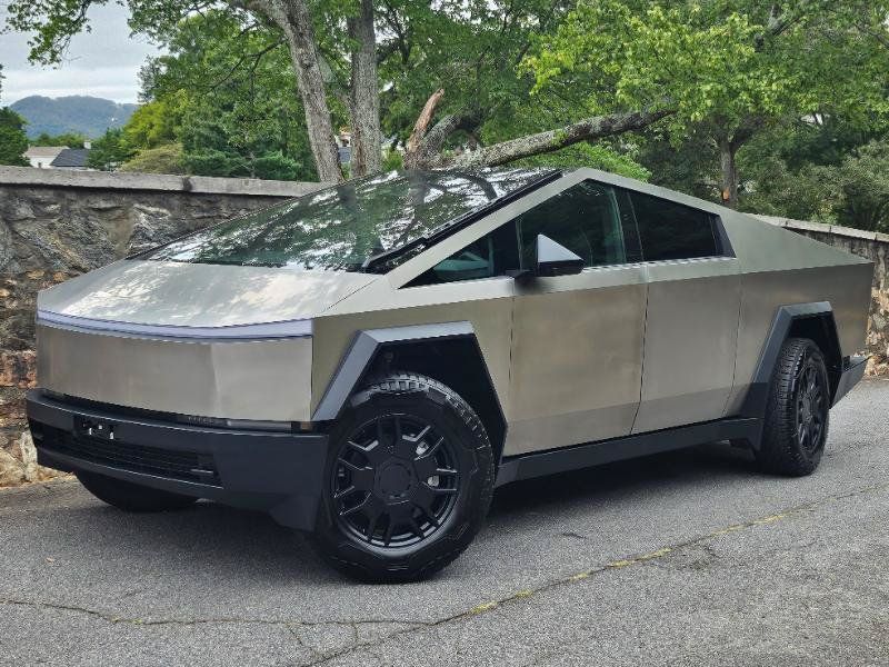 Used 2024 Tesla Cybertruck AWD Crew Cab image 5