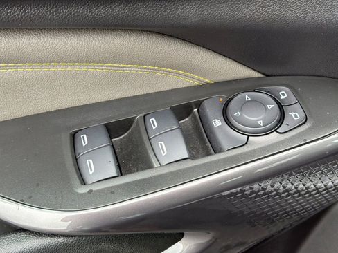 Used 2025 Chevrolet Trax ACTIV w/ Sunroof Package FWD image 12