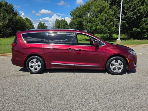 Used 2017 Chrysler Pacifica Touring-L Plus w/ Advanced Safetytec Group FWD image 15