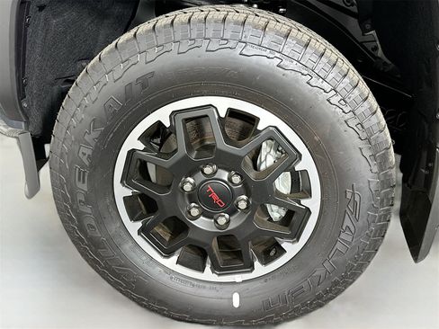 New 2025 Toyota Tacoma TRD Off-Road image 32
