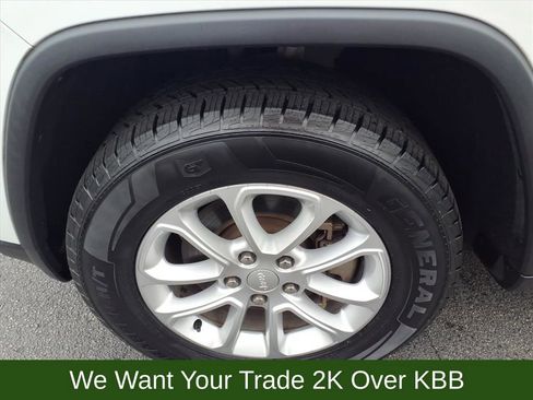 Used 2022 Jeep Grand Cherokee Laredo E image 23