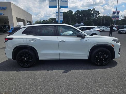 Used 2025 Volkswagen Tiguan SE R-Line AWD/4WD image 4
