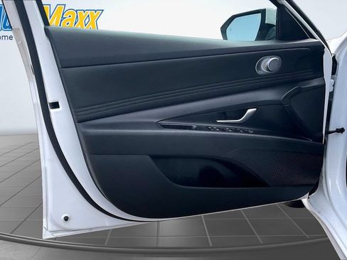 Used 2023 Hyundai Elantra SEL w/ Convenience Package FWD image 25
