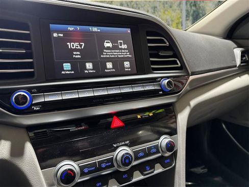 Used 2020 Hyundai Elantra Limited image 14