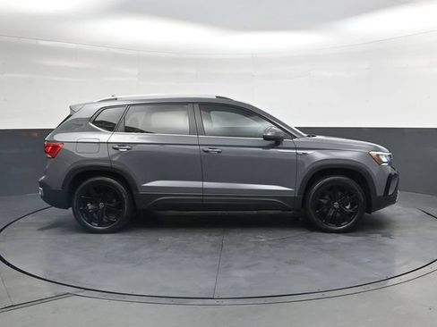 Used 2023 Volkswagen Taos SE w/ Panoramic Sunroof Package AWD/4WD image 3