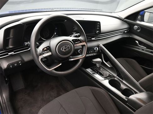 Used 2023 Hyundai Elantra Blue image 28