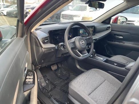 Used 2025 Nissan Kicks SV w/ Illumination Package image 7