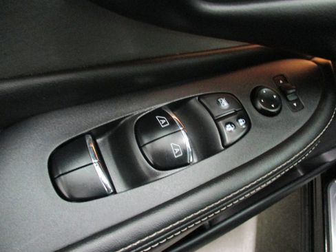 Used 2020 Nissan Murano SL image 16