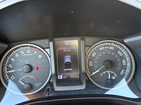 Used 2016 Toyota Tacoma TRD Off-Road w/ Towing Package image 7