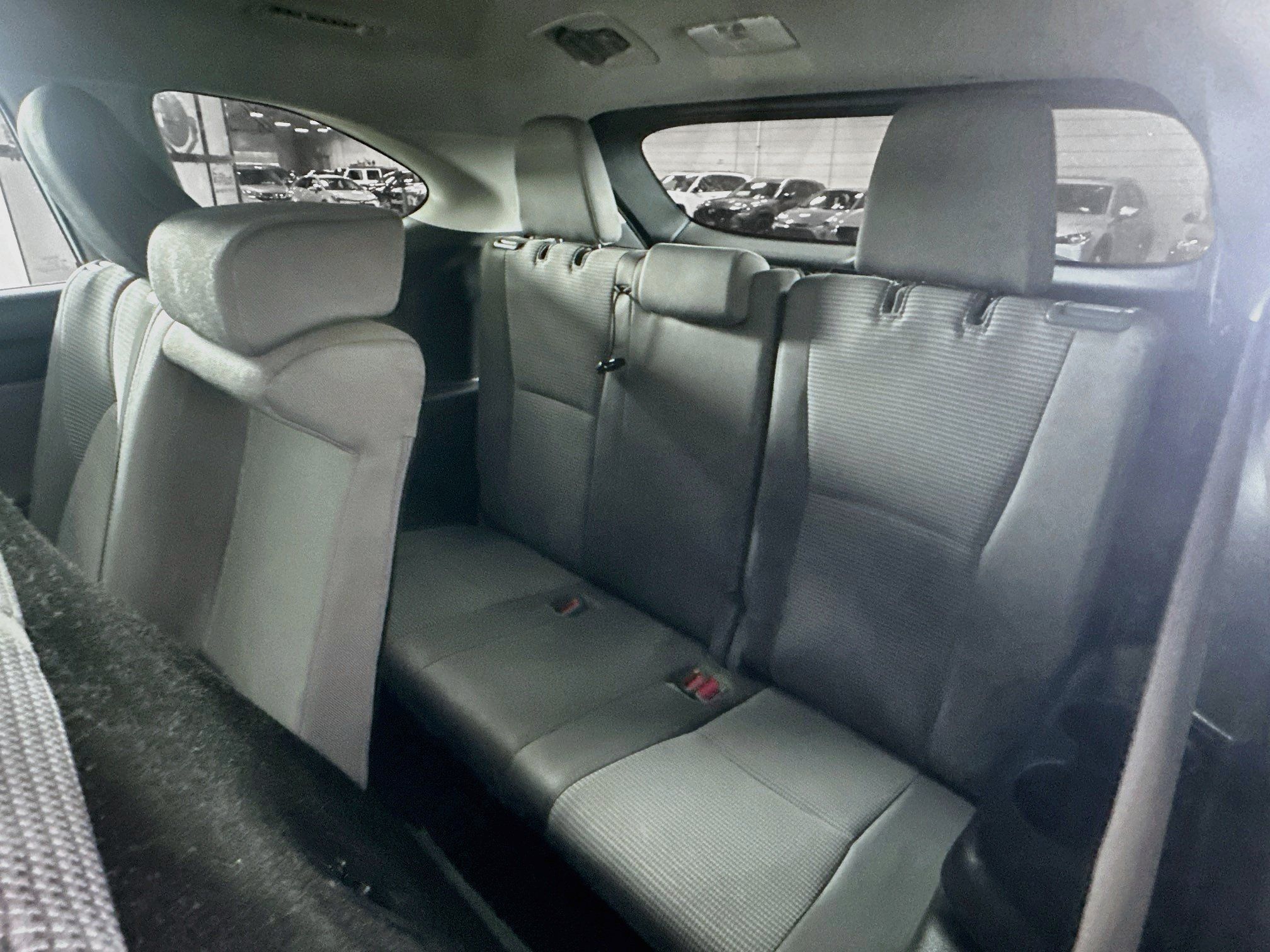 Used 2022 Toyota Highlander LE FWD image 28
