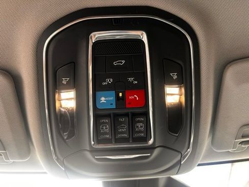 Used 2023 Jeep Grand Cherokee L Limited w/ Luxury Tech Group II AWD/4WD image 24