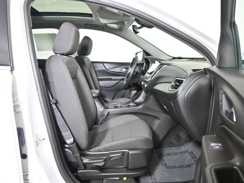 Used 2019 Chevrolet Equinox LT w/ Sun & Navigation Package AWD/4WD image 13