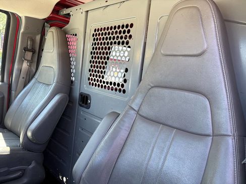 Used 2016 Chevrolet Express 2500 image 15