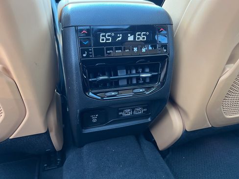 Used 2025 Jeep Grand Cherokee L Summit w/ Obsidian Package AWD/4WD image 34