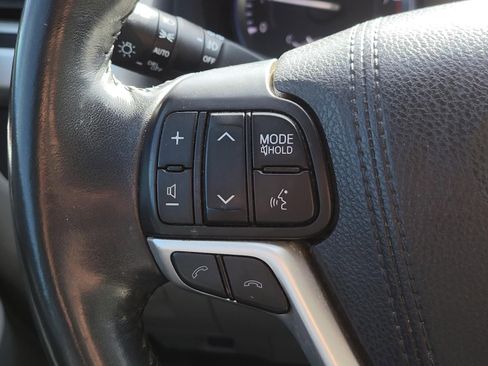 Used 2017 Toyota Highlander XLE image 35